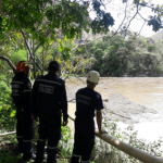 Un muerto deja accidente de carro repartidor de gas que cayó al río Cauca