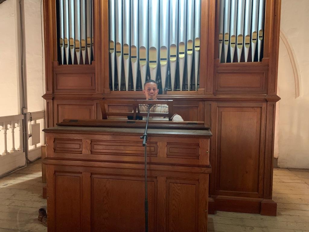 el olvidado órgano de la iglesia de c. bolívar
