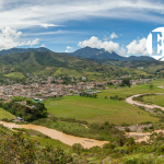 Dos personas asesinadas en Urrao mientras viajaban en motocicleta Ayer, al medio dia, se notificó el caso de dos personas que fueron asesinadas en Urrao mientras viajaban en motocicleta.