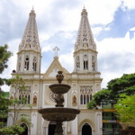 Hallan cadáver dentro de un vehículo de servicio público en Andes