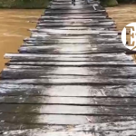 Adiós al puente de tablas sobre el río Murrí en Mandé