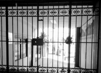 Crónica parroquial: La puerta 49