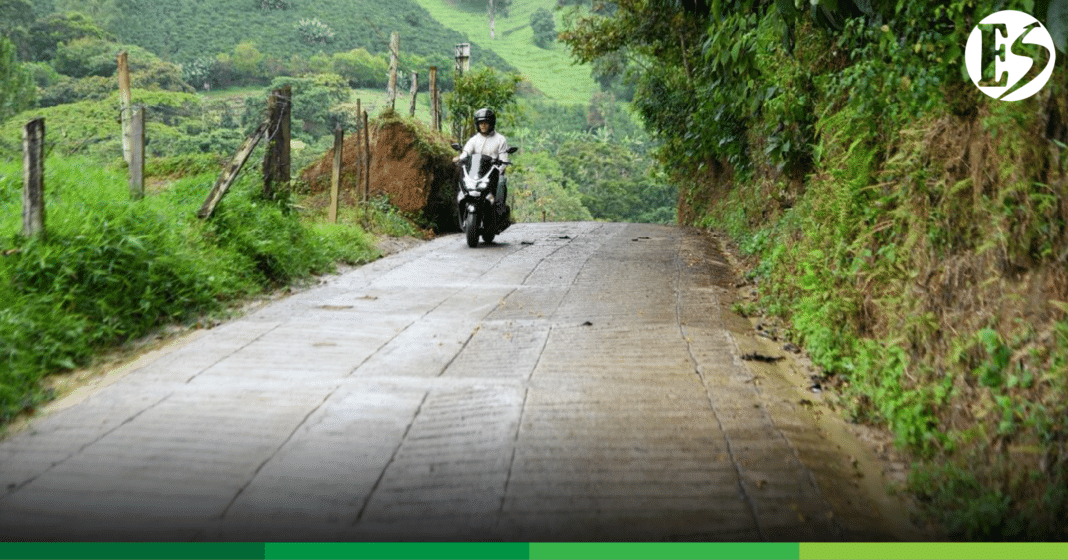 GOBERNADOR ENTREVA UN KM DE PLACAHUELLA-03