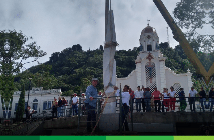 En Fredonia: reinstalan el Monumento de la Libertad en el Parque Internacional de las Esculturas
